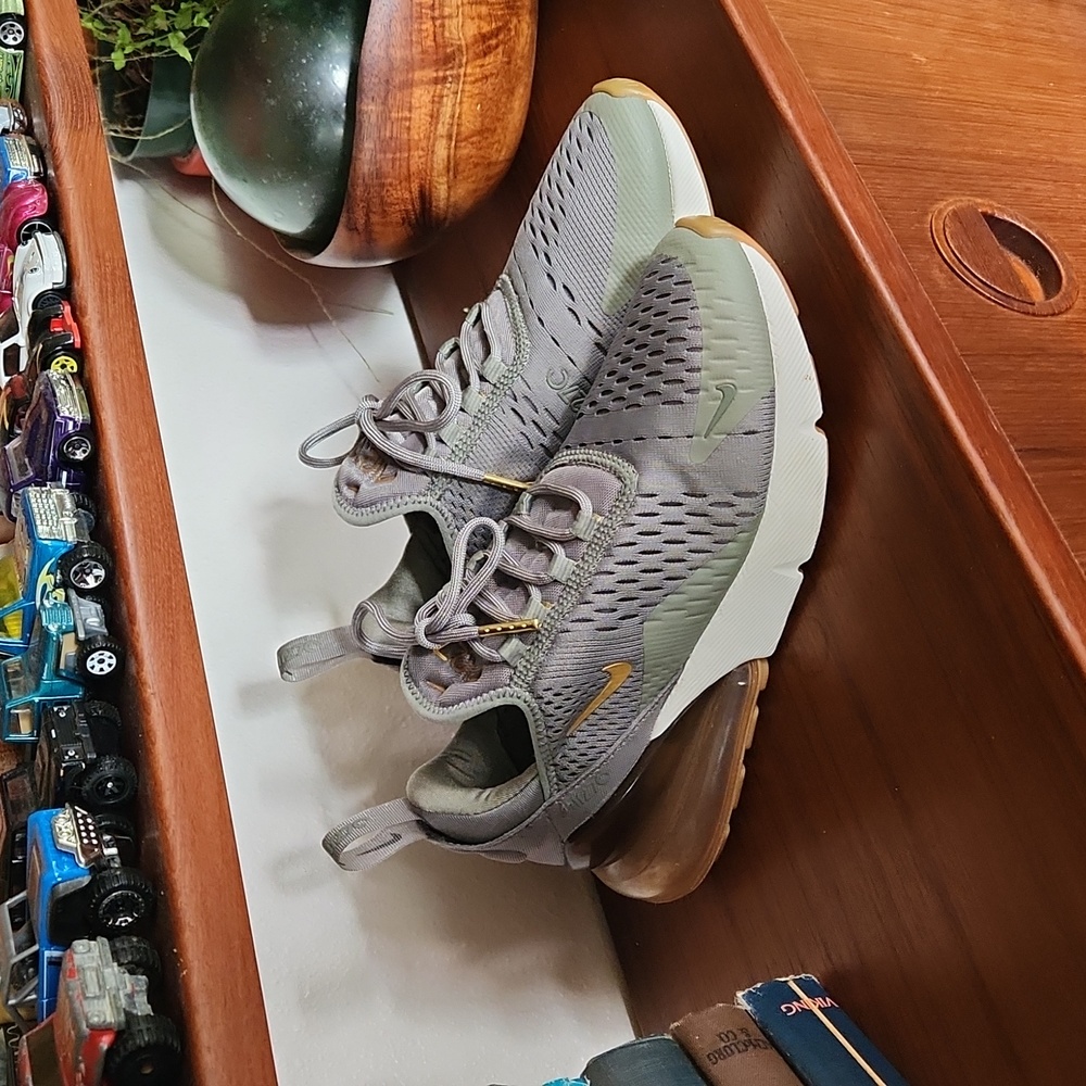 Nike 270 Stucco W size 6 shoes Gray grey